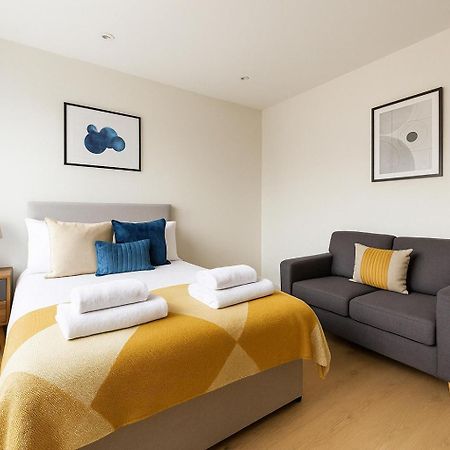 Surbiton Bright Studio Flat - Walk To River Thames & Kingston Town מראה חיצוני תמונה