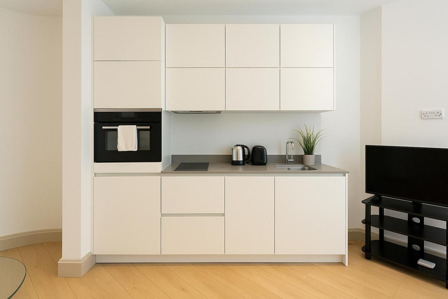 Surbiton Bright Studio Flat - Walk To River Thames & Kingston Town מראה חיצוני תמונה